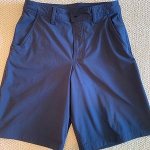Men’s Lululemon commission shorts